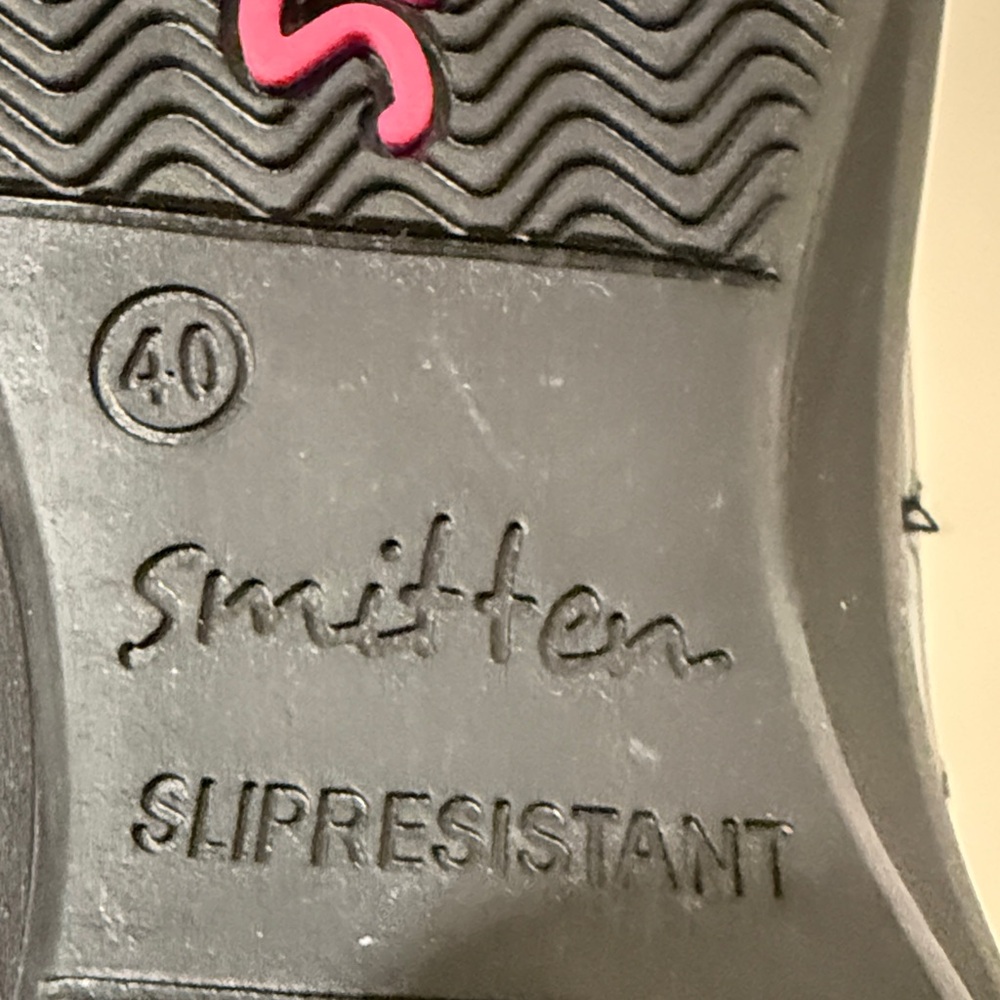 Smitten Women's HearthrobBlack and Pink Heart Nursing Mules Size 40 (9/9.5) NWOT - Picture 9 of 9